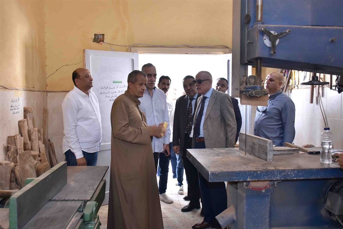 محافظ الأقصر يتفقد حاضنة الأعمال بطيبة