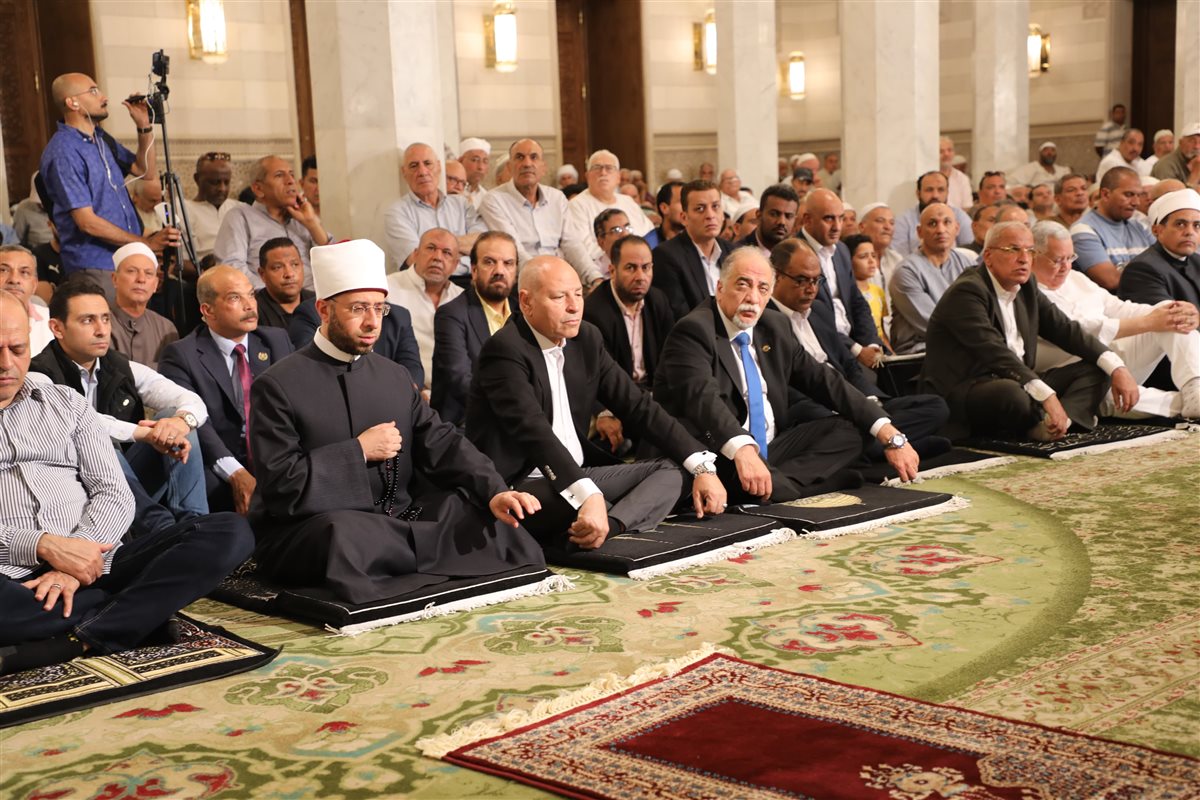 ووزيرا الأوقاف والعمل محافظ القاهرة&nbsp;يؤدون الجمعة ويحتفلون بالعام الهجري بمسجد السيدة نفيسة