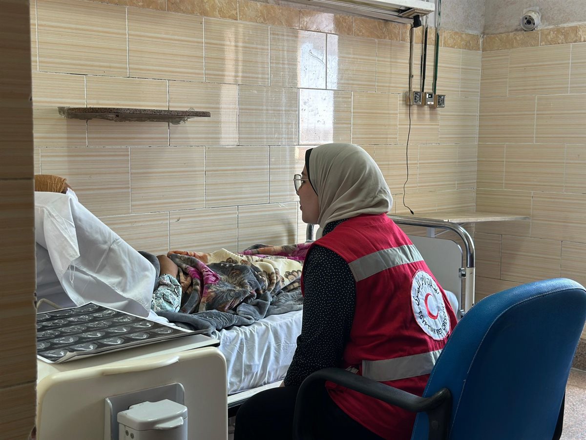 الهلال الأحمر يقدم الدعم لمصابات وأسر ضحايا حادث المنوفية&nbsp;