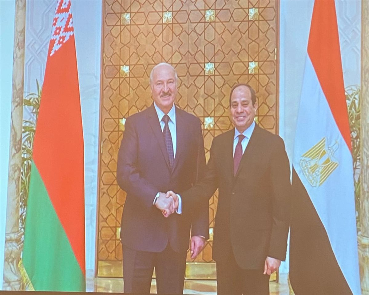 عرض صور للرئيس السيسي ونظيره البيلاروسي خلال الاحتفال&nbsp;