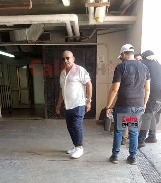 محمد لطفي أول الحضور في المستشفى لإلقاء النظرة الأخيرة على سامح عبد العزيز&nbsp;