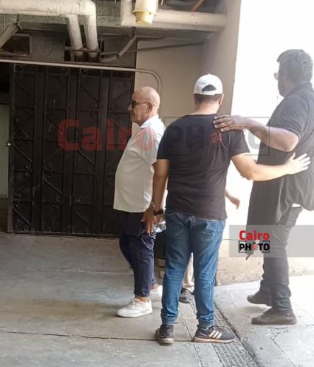 محمد لطفي أول الحضور في المستشفى لإلقاء النظرة الأخيرة على سامح عبد العزيز&nbsp;