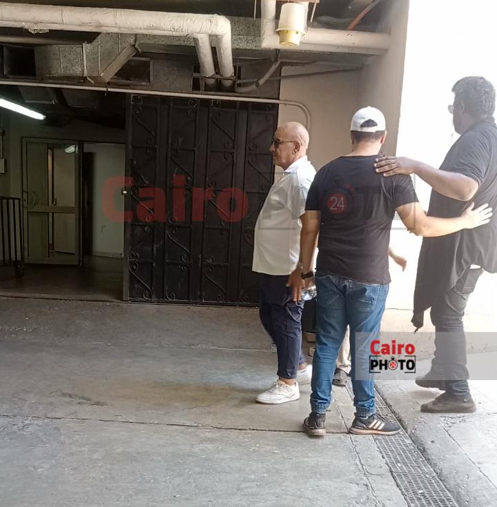محمد لطفي أول الحضور في المستشفى لإلقاء النظرة الأخيرة على سامح عبد العزيز&nbsp;
