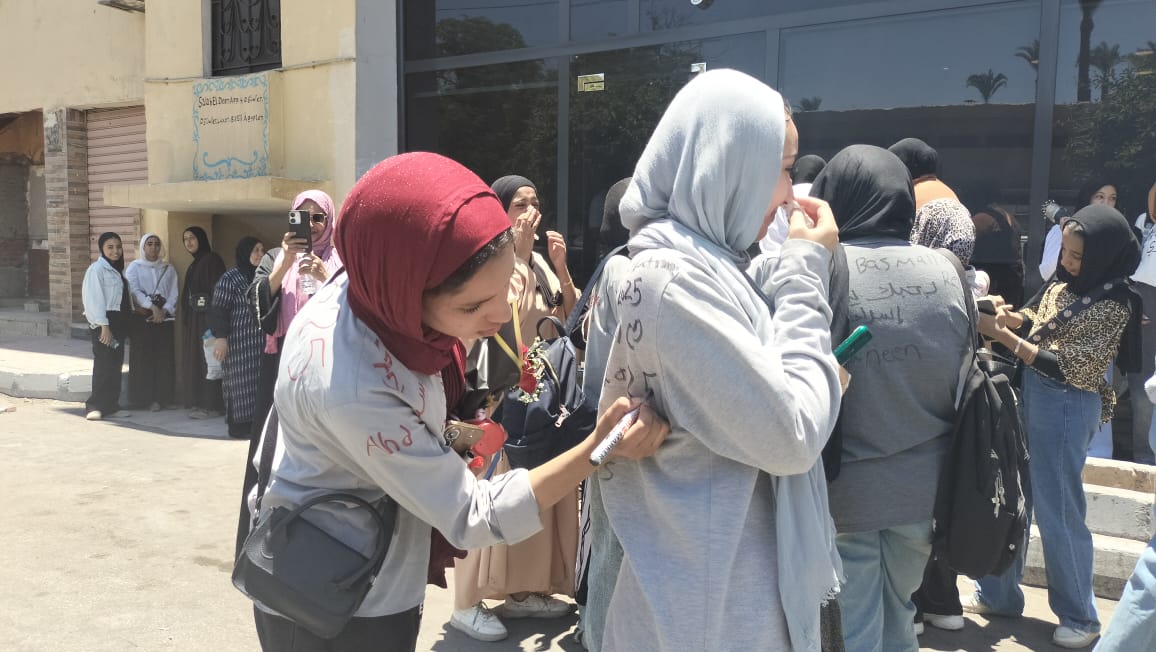تقليعة جديدة لطالبات الثانوية العامة بالأقصر