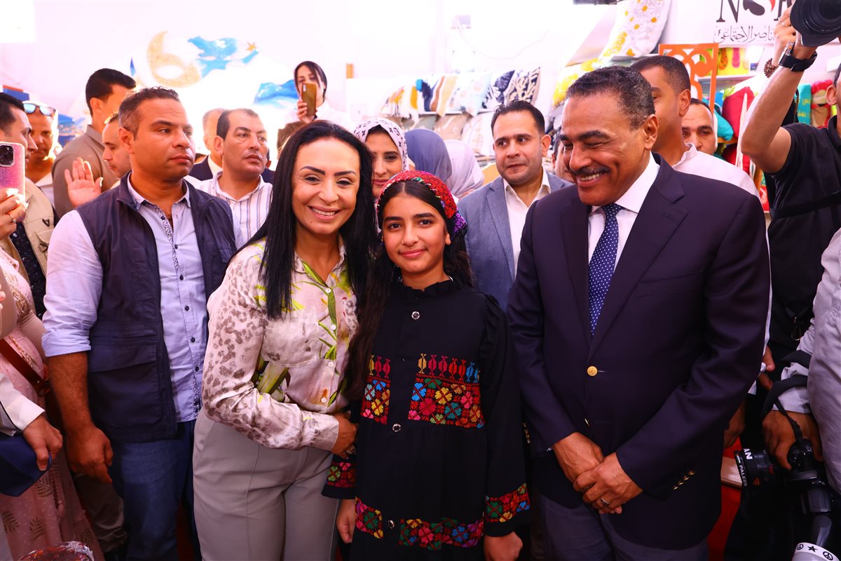 <strong>وزيرة التضامن تتفقد أروقة معرض ديارنا للحرف اليدوية والتراثية بالساحل الشمالي بحضور محافظ مطروح</strong>