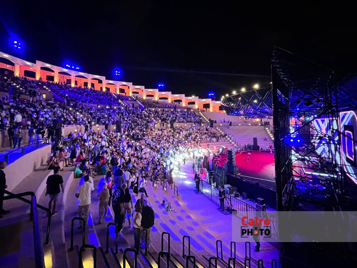 كامل العدد.. &nbsp;إقبال كثيف على حفل 