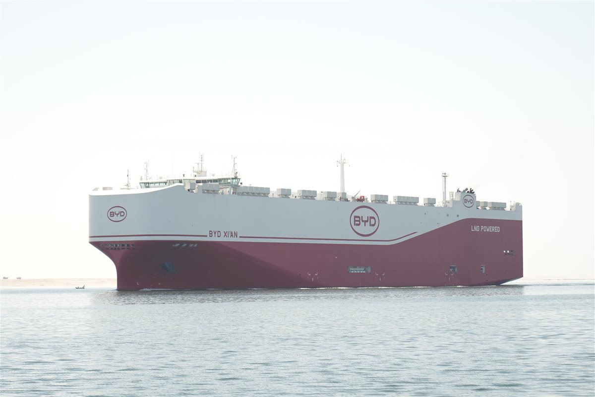 عبور حاملة السيارات BYD XI'AN