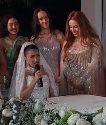 بكاء نورهان أبو بكر لحظة عقد قرانها على &nbsp;الروائي محمد صادق