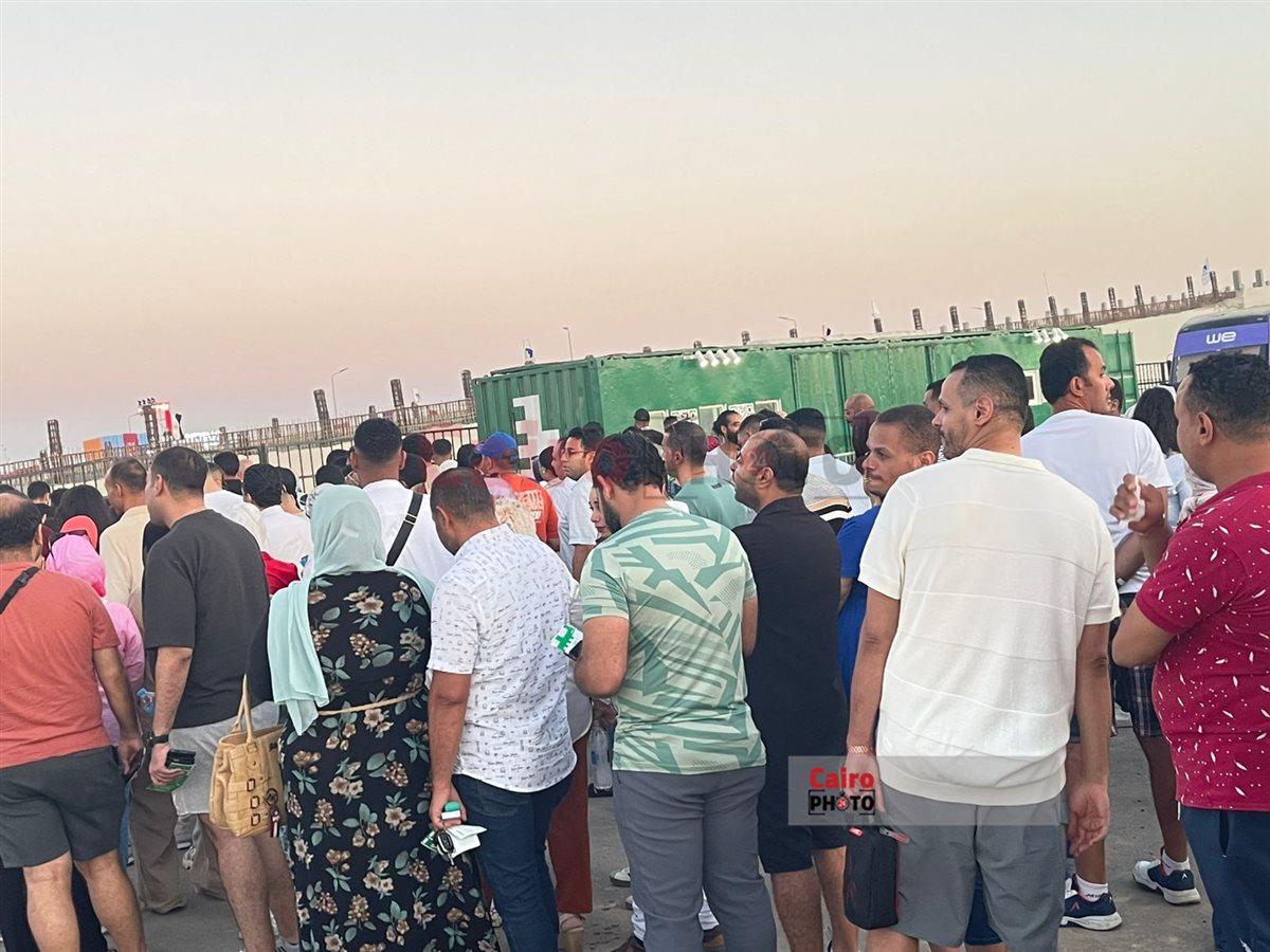 إقبال كبير.. توافد الجمهور على حفل أنغام أولى فعاليات مهرجان العلمين