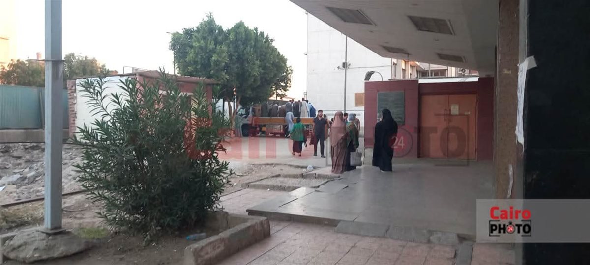 لحظة خروج جثمان والد أطفال دلجا من مستشفى أسيوط الجامعي&nbsp;