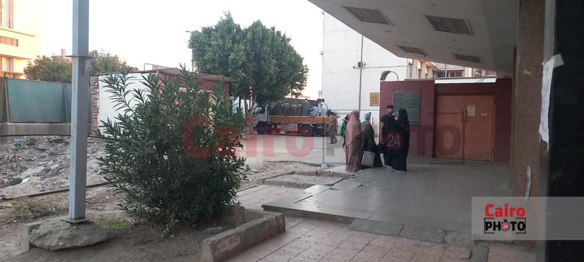 لحظة خروج جثمان والد أطفال دلجا من مستشفى أسيوط الجامعي&nbsp;