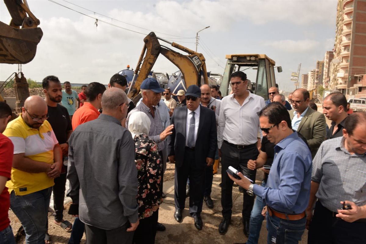 <strong>&nbsp;انفجار مفاجئ في خط مياه رئيسي بالمنصورة.. ومحافظ الدقهلية يتابع ميدانيًا ويوجه بإجراءات عاجلة لخدمة المواطنين</strong>