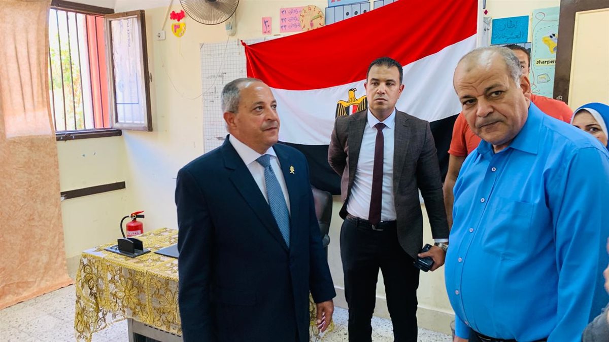 محافظ بورسعيد يتفقد استعدادات لجان انتخابات مجلس الشيوخ 2025