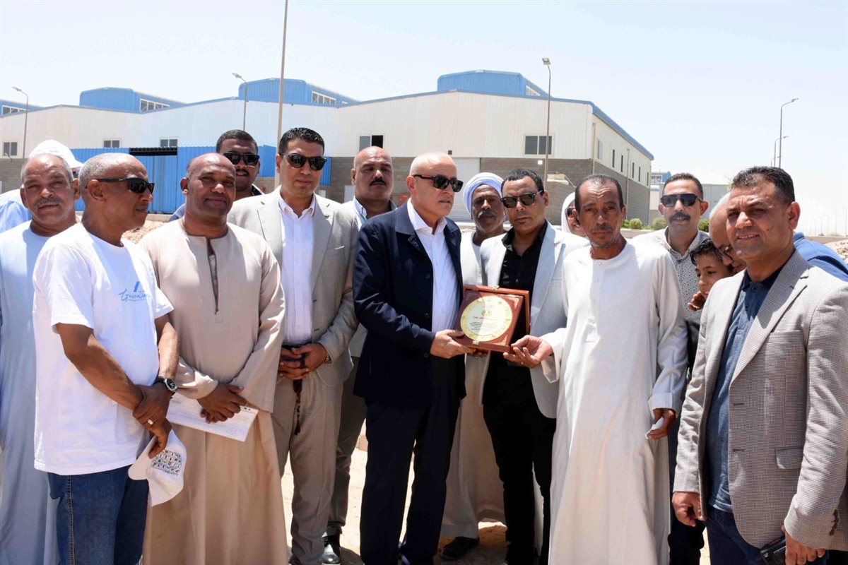 محافظ الأقصر وجولة بالمنطقة الصناعية بالبغدادي&nbsp;