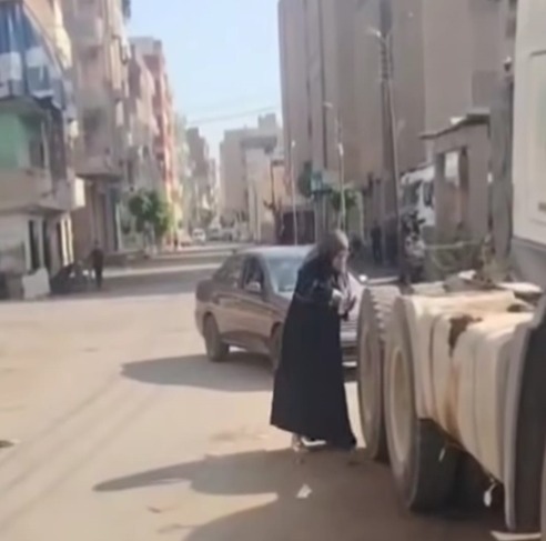 القبض علي سيدة أتلفت إطار سيارة نقل باستخدام سكين بالشرقية