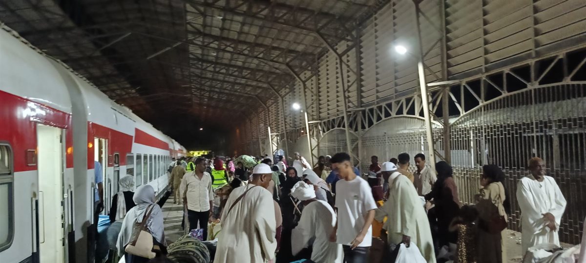 وصول ما يقارب &nbsp;من 1000 سوداني لمحطة السد العالى بأسوان استعدادًا لعودتهم لبلادهم&nbsp;