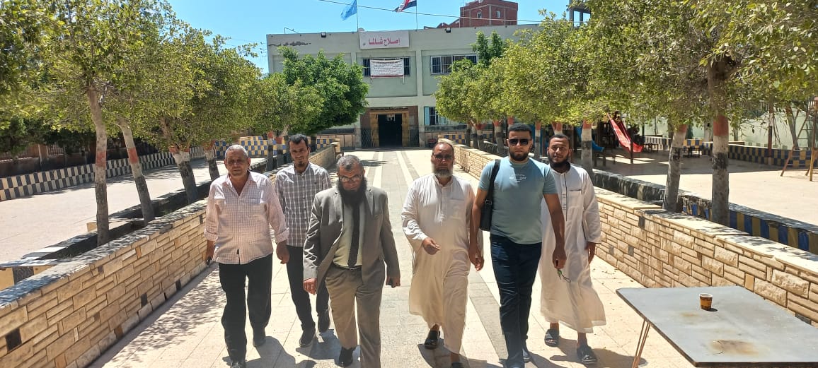 رئيس حزب النور أثناء الإدلاء بصوته فى إنتخابات الشيوخ&nbsp;