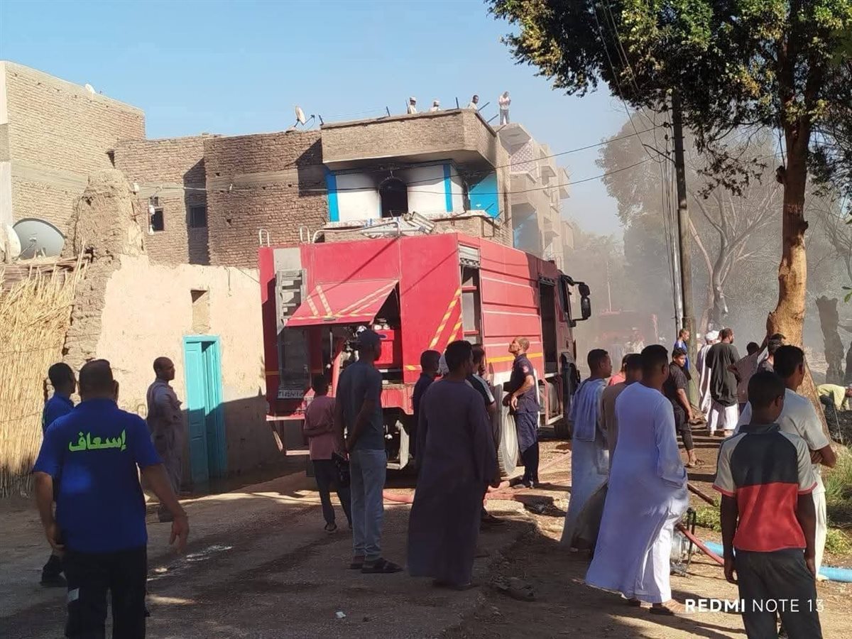 نشوب حريق في عدد من المنازل بقرية الأشراف القبلية&nbsp;