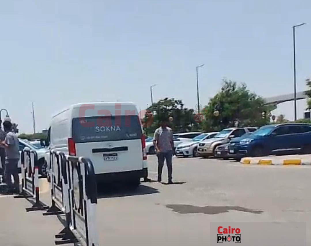 وصول جثمان الفنان سيد صادق لمسجد الشرطة بالشيخ زايد&nbsp;