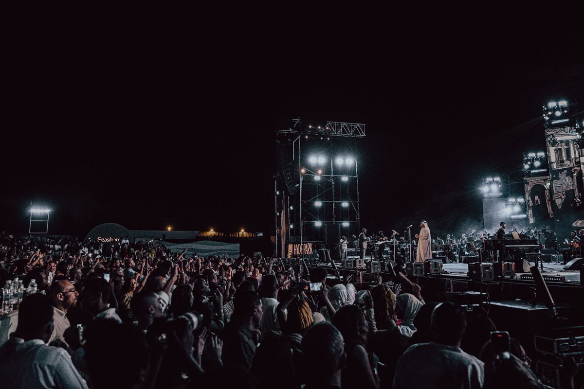 لقطات من حفل حسين الجسمي بـ &nbsp;مسرح Seashore&nbsp; بحضور هشام جمال وليلى زاهر