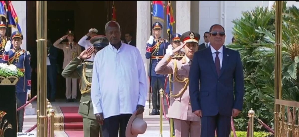 الرئيس السيسي يستقبل نظيره الأوغندي في قصر الاتحادية&nbsp;