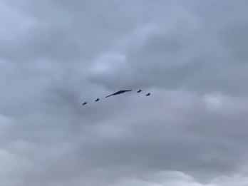 قاذفة شبحية أميركية تحلّق فوق بوتين خلال استقباله في ألاسكا &nbsp;
