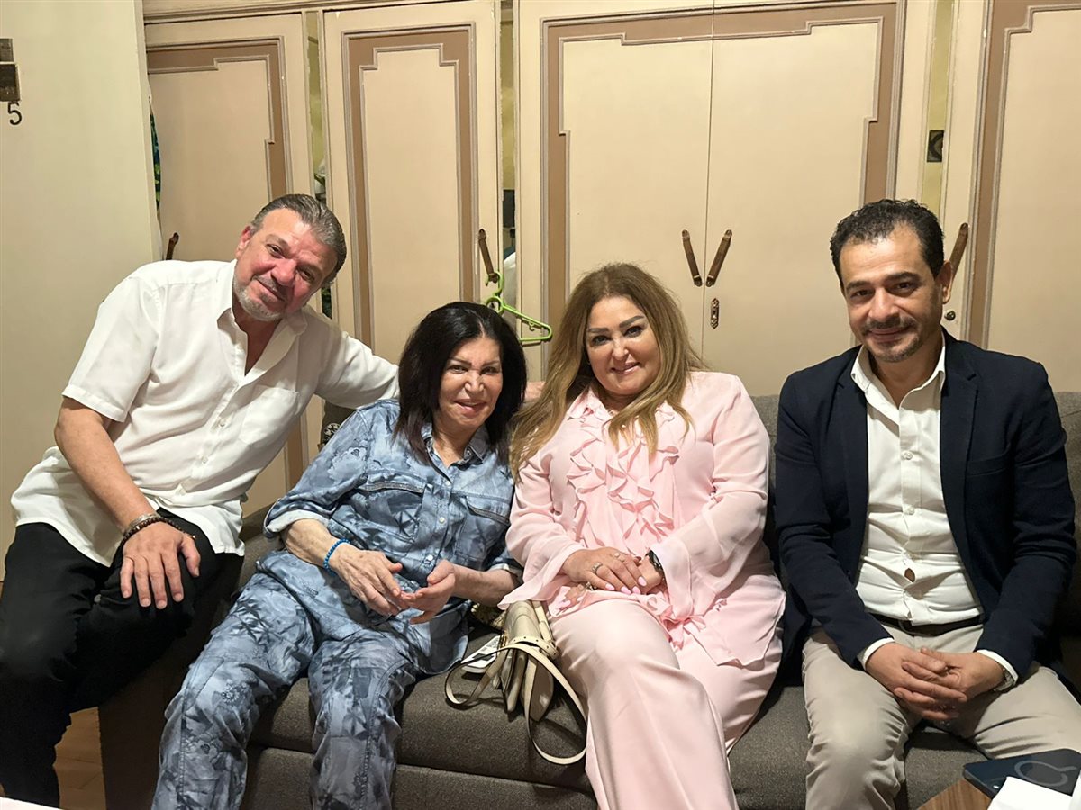 وفد من وزارة الثقافة ونقابة المهن التمثيلية يزور الفنانة نجوى فؤاد&nbsp;