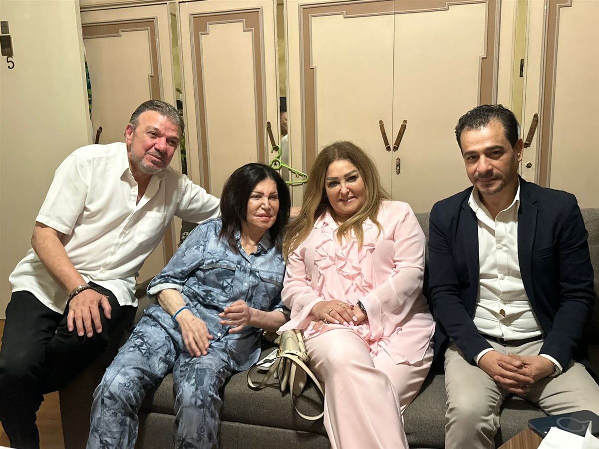 وفد من وزارة الثقافة ونقابة المهن التمثيلية يزور الفنانة نجوى فؤاد&nbsp;
