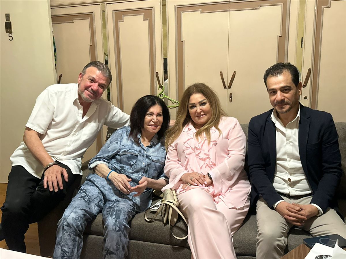 وفد من وزارة الثقافة ونقابة المهن التمثيلية يزور الفنانة نجوى فؤاد&nbsp;