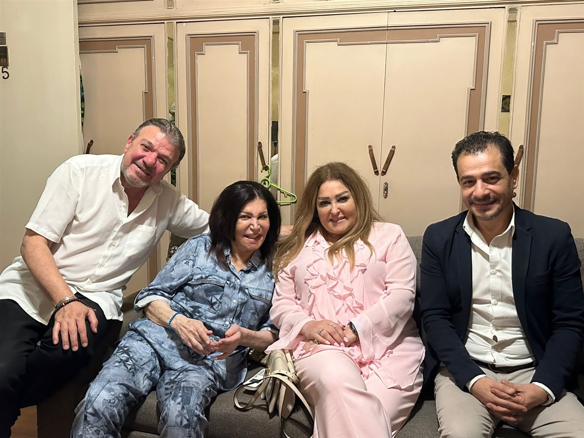 وفد من وزارة الثقافة ونقابة المهن التمثيلية يزور الفنانة نجوى فؤاد&nbsp;