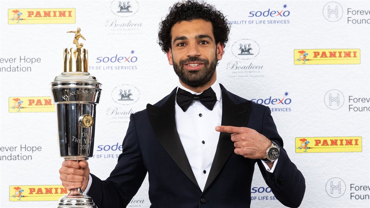 <strong>محمد صلاح رفقة جائزة أفضل لاعب في الدوري الإنجليزي 2018 والمقدمة من رابطة اللاعبين</strong>