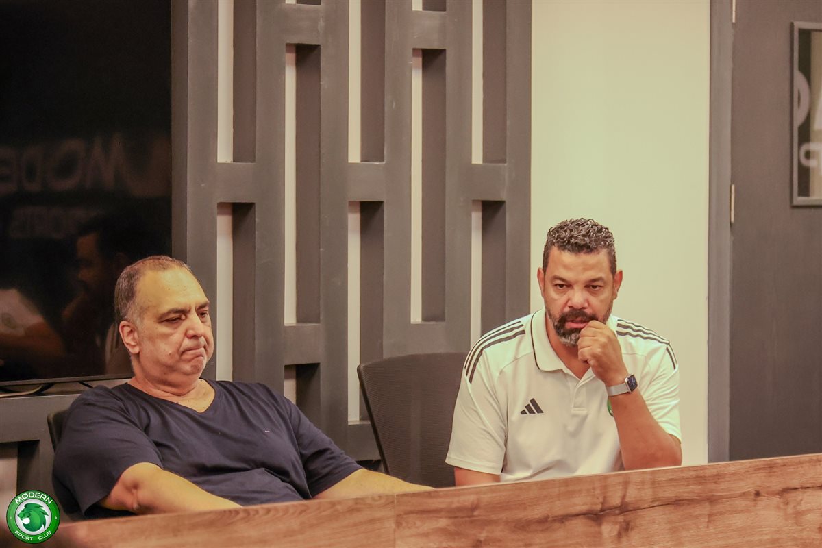 وليد دعبس يعقد جلسة مع لاعبي مودرن سبورت&nbsp;