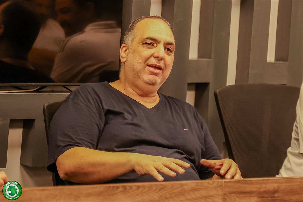 وليد دعبس يعقد جلسة مع لاعبي مودرن سبورت&nbsp;