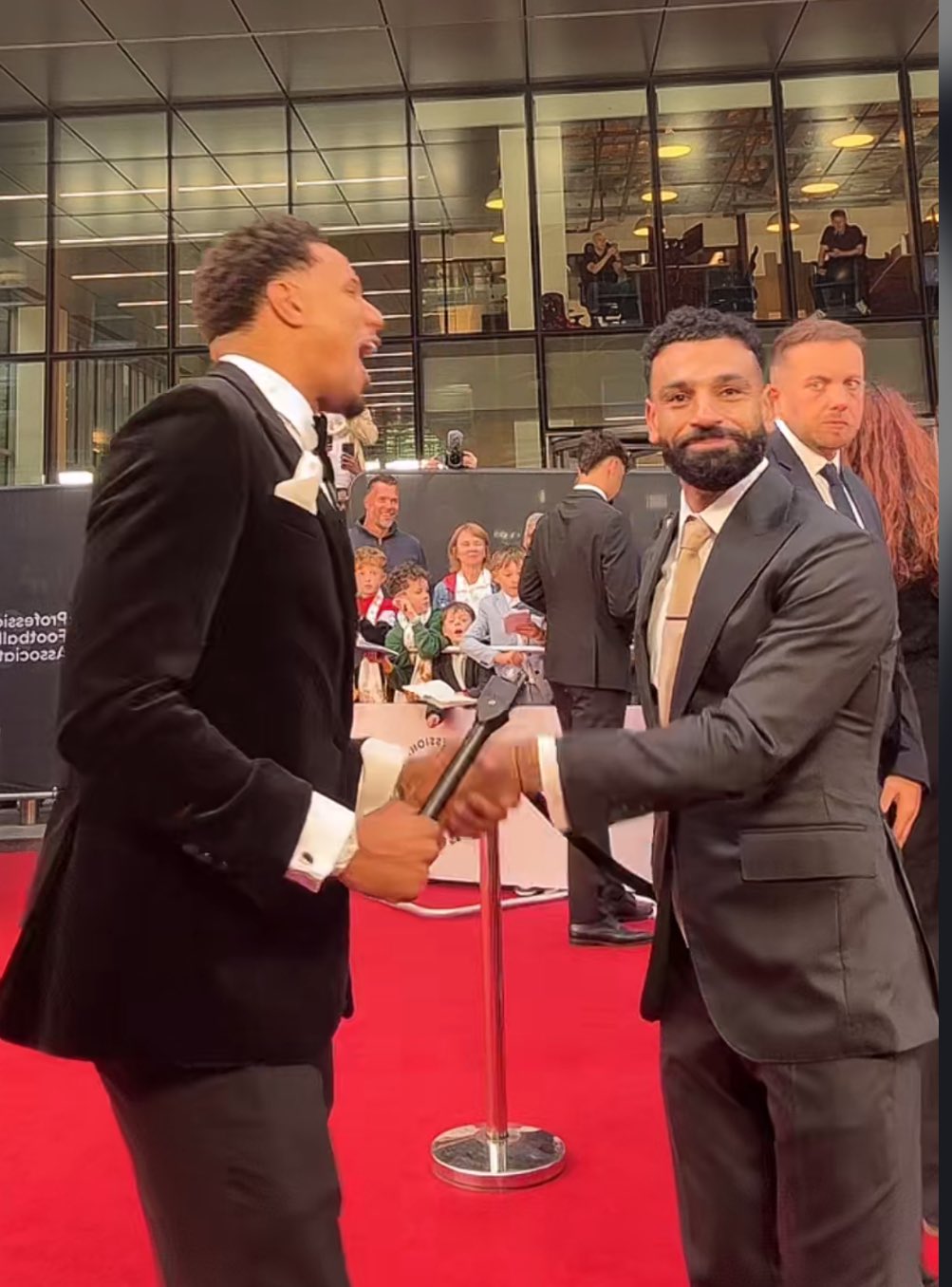 محمد صلاح خلال وصوله حفل توزيع جوائز رابطة اللاعبين المحترفين<br>&nbsp;