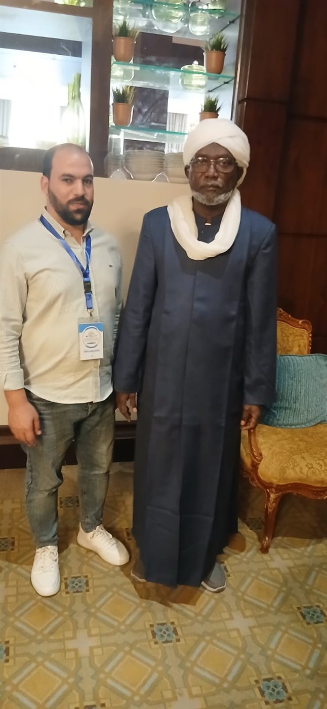 &nbsp;الشيخ أحمد النور محمد الحلو مفتي تشاد مع محرر القاهرة 24