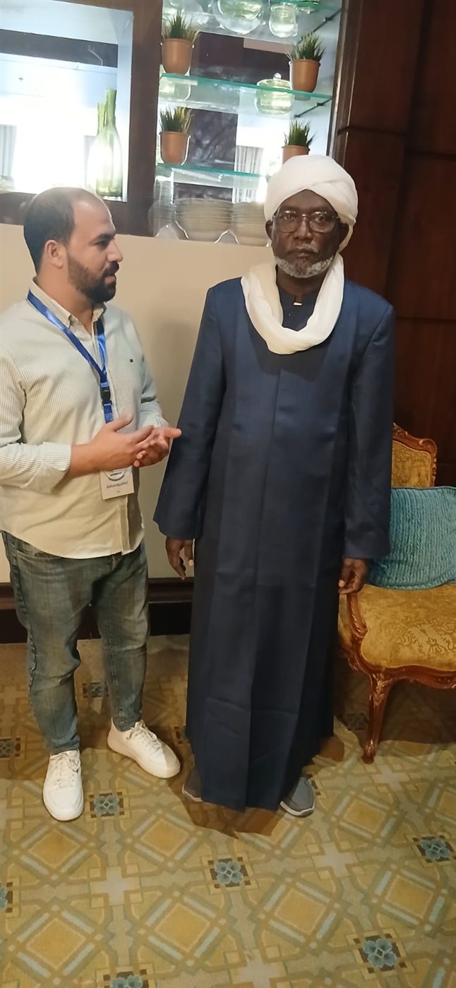 &nbsp;الشيخ أحمد النور محمد الحلو مفتي تشاد مع محرر القاهرة 24