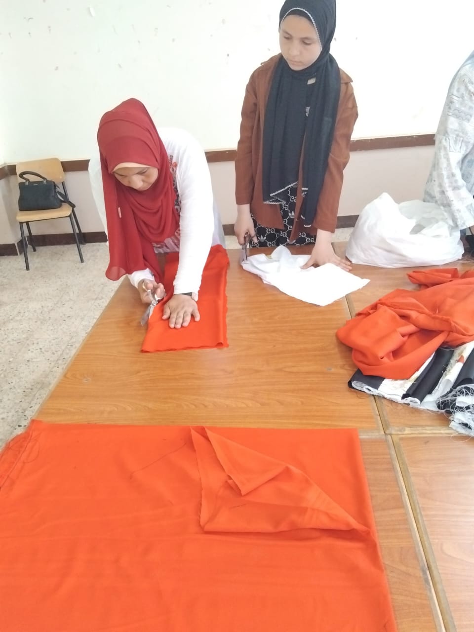 تعليم المنوفية يطلق أول وحدة منتجة لتدريب الطالبات على الخياطة بقرية صبايا العنب&nbsp;