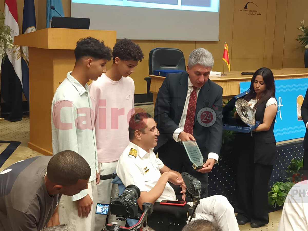 وزير السياحة يكرم البطل ولاء حافظ بعد تحطيمه الرقم القياسي للبقاء تحت الماء&nbsp;