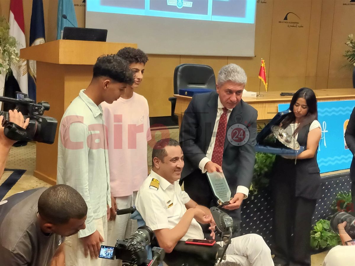 وزير السياحة يكرم البطل ولاء حافظ بعد تحطيمه الرقم القياسي للبقاء تحت الماء&nbsp;