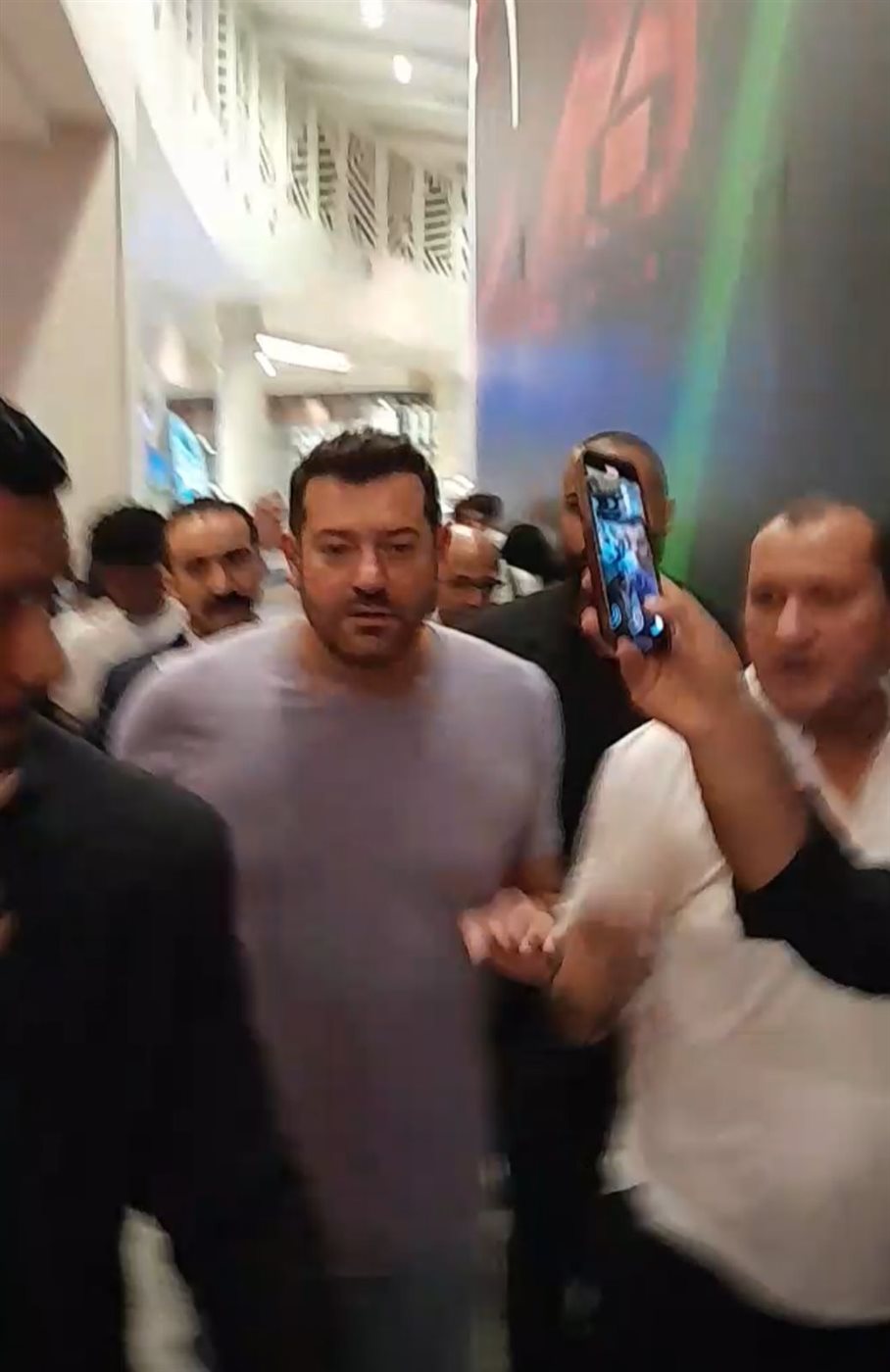 لحظة وصول عمرو يوسف&nbsp;