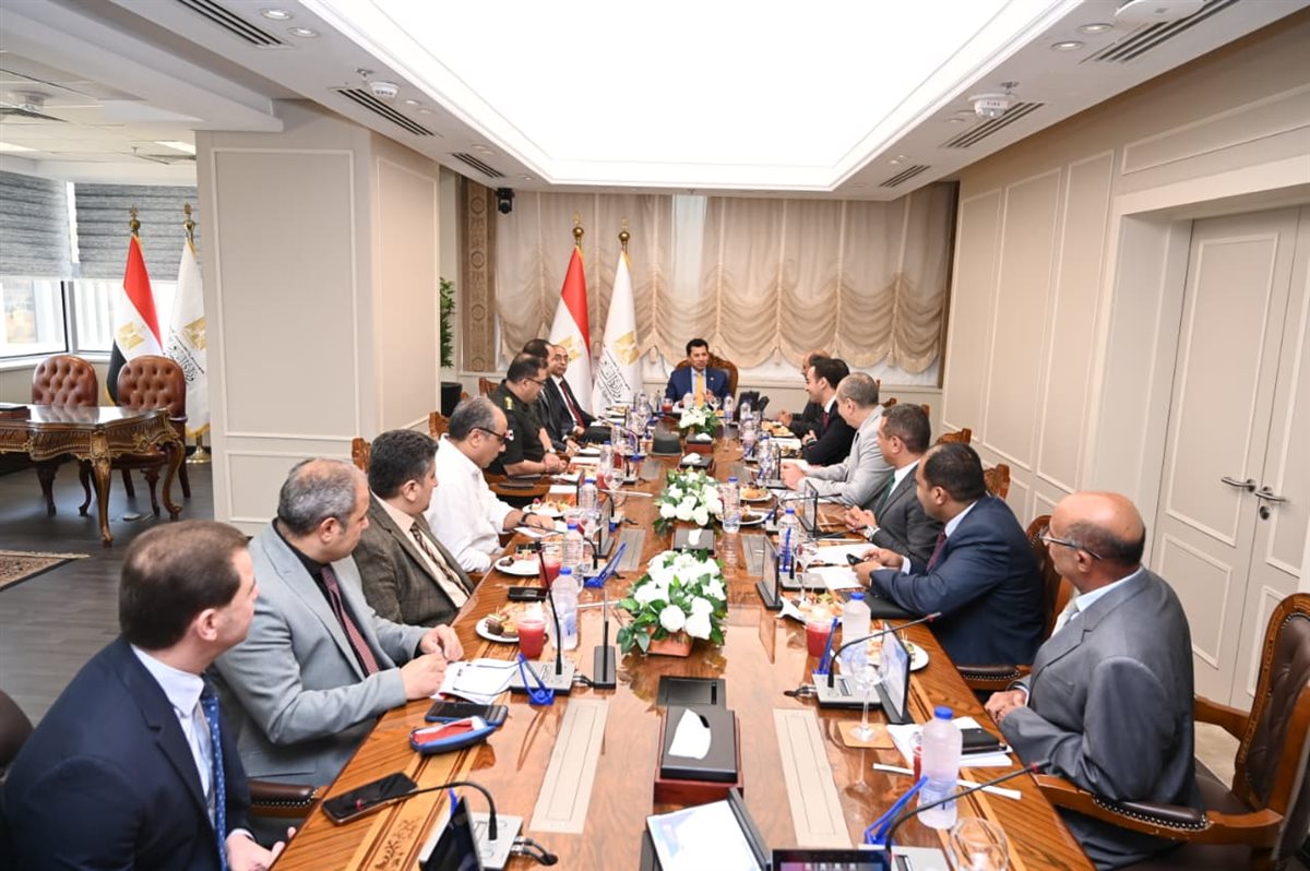 <strong>وزير الرياضة ومحافظ بورسعيد يتابعان معدلات تنفيذ ستاد المصري&nbsp;</strong>