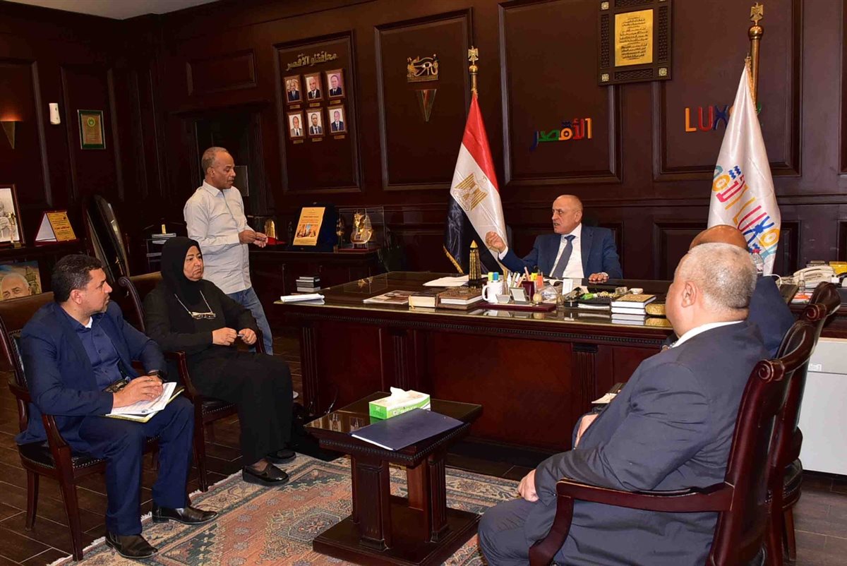 محافظ الأقصر واهالي المدامود&nbsp;