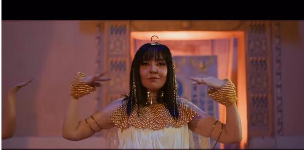 الفنانة مي كساب في أغنية هتعيشوا منغير رجالة إزاي&nbsp;
