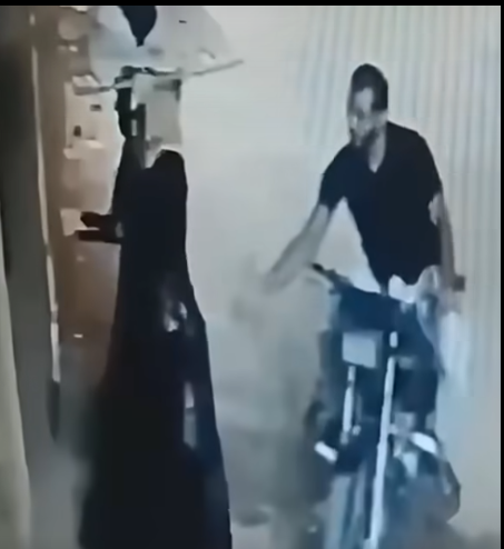 <strong>تحرش شاب بسيدة في أحد الشوارع بمدينة &nbsp;السلام</strong>