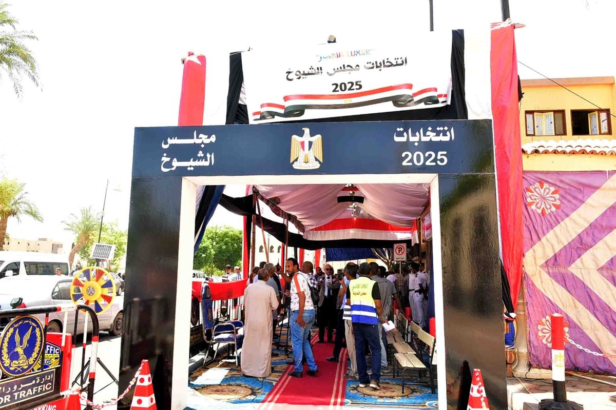 محافظ الأقصر يتفقد لجان الانتخابات&nbsp;