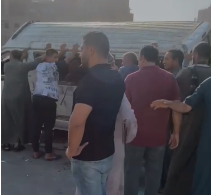 &nbsp;تصادم سيارة ميكروباص بالرصيف أعلي الطريق الدائري اتجاه المريوطية