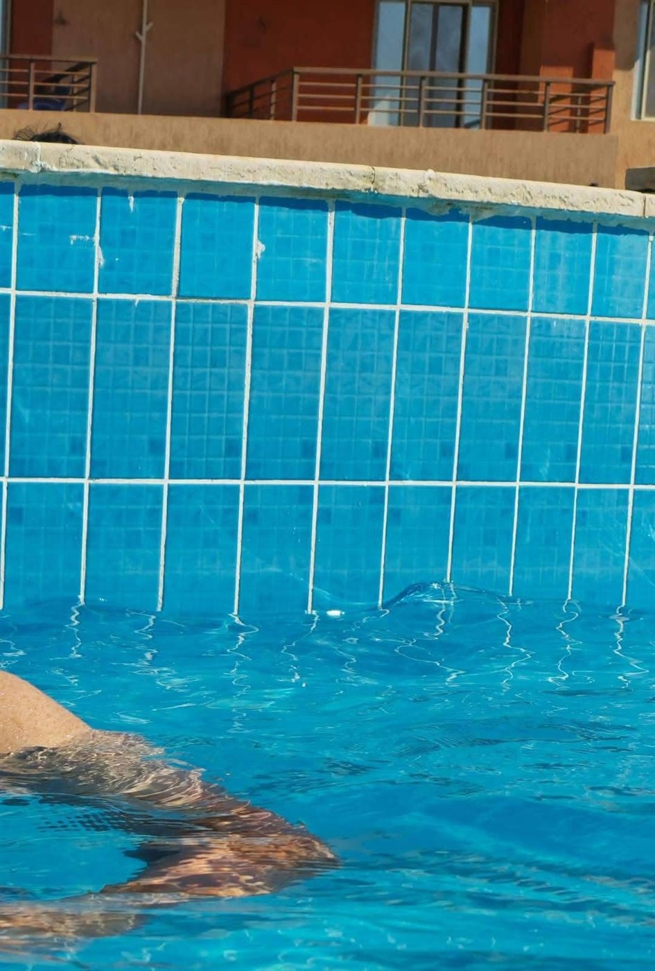 المصاب داخل حمام السباحة&nbsp;