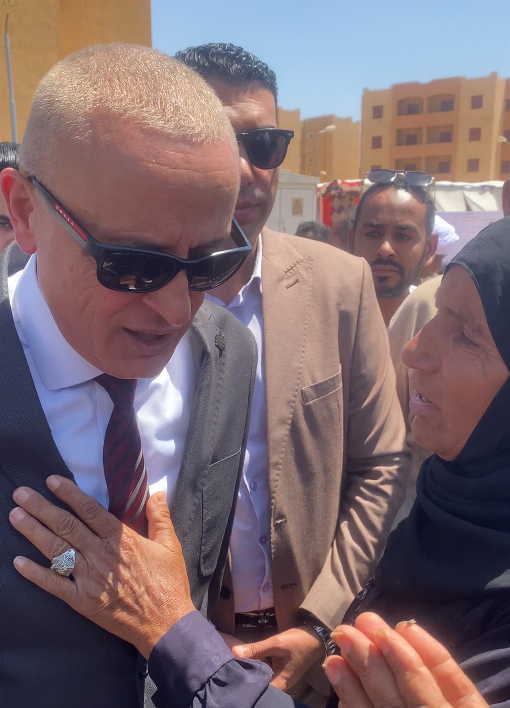 محافظ الأقصر يوجة بسرعة تلبية طلبات سيدة&nbsp;