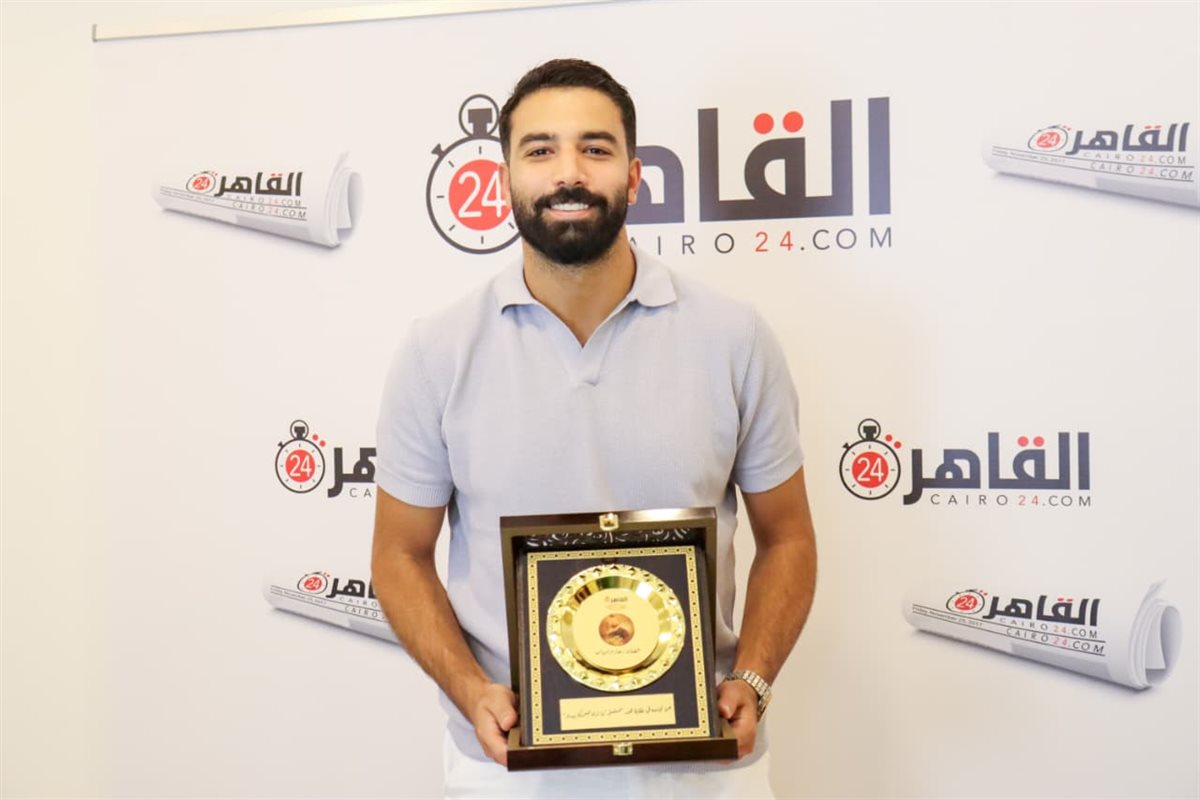 بعد تألقه في حكاية هند.. القاهرة 24 يُكرم الفنان حازم إيهاب على نجاح شخصيته&nbsp;