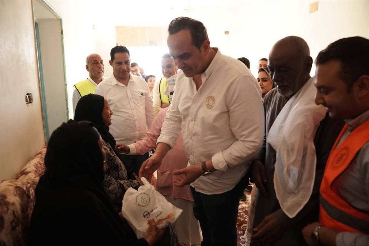 رئيس هيئة الرعاية يشارك بمبادرة توزيع الأدوية بالأقصر&nbsp;